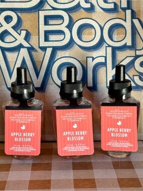 NWT B&BW (3) Apple Berry Blossom Wallflower Refills, White Barn